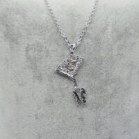 Toptan Gümüş Renk Zirkon Taşlı Kolye Bayraklı Çocuk Kolye 790