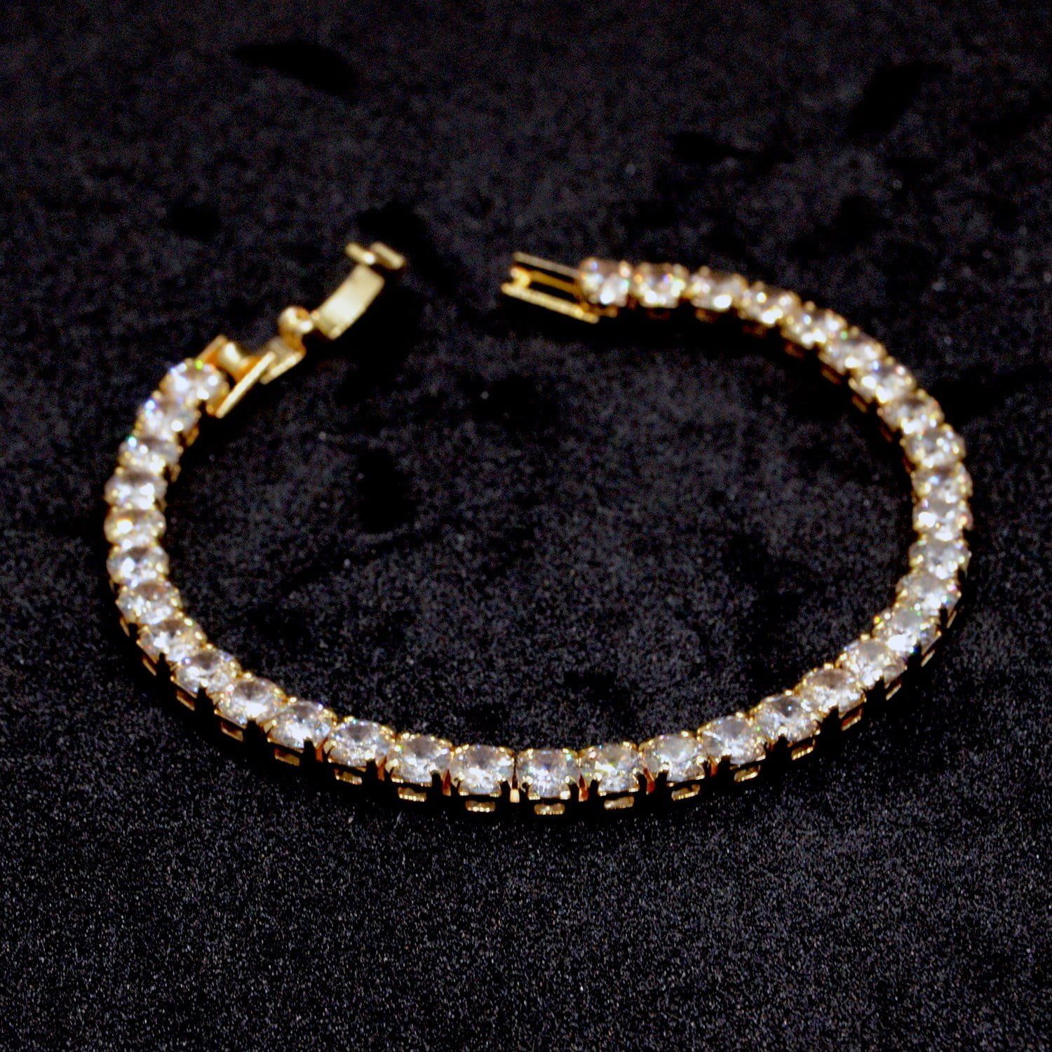 Toptan Altın Renk Zirkon Taşlı Su Yolu Bileklik 765 5 Toptan Altın Renk Zirkon Taşlı Su Yolu Bileklik 765 - Görsel 3