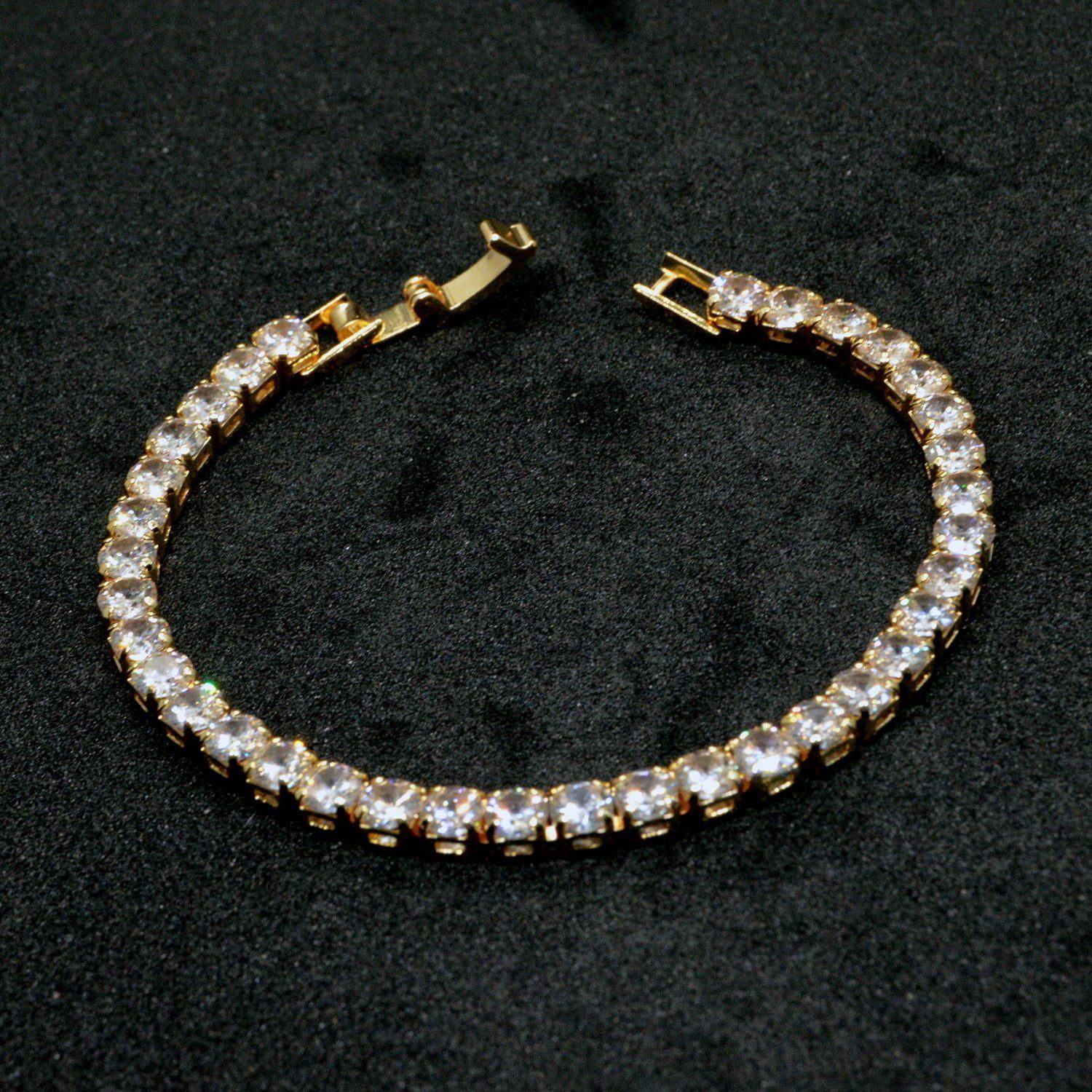 Toptan Altın Renk Zirkon Taşlı Su Yolu Bileklik 765 7 Toptan Altın Renk Zirkon Taşlı Su Yolu Bileklik 765 - Görsel 5