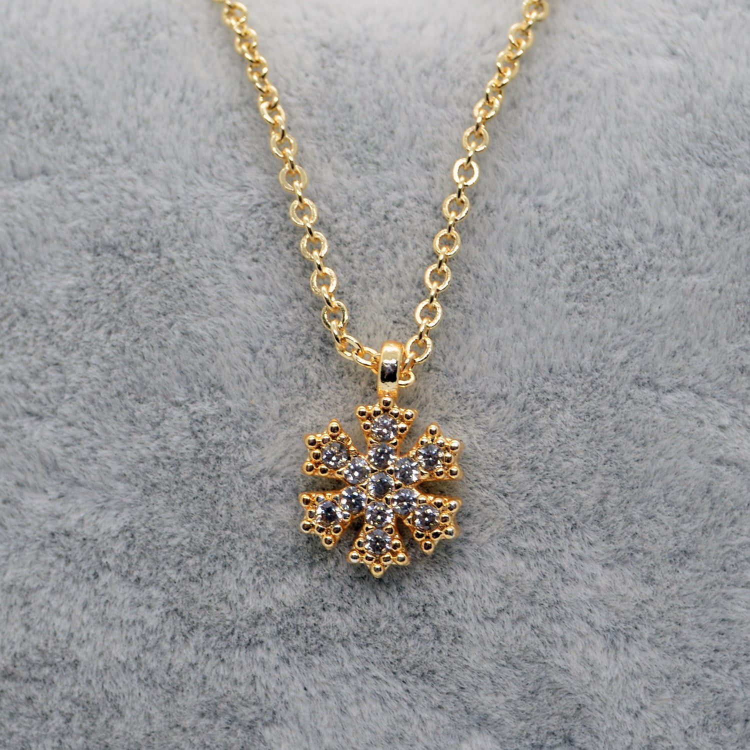 Toptan Altın Renk Zirkon Taşlı Kar Tanesi Kolye 773 3 Toptan Altın Renk Zirkon Taşlı Kar Tanesi Kolye 773