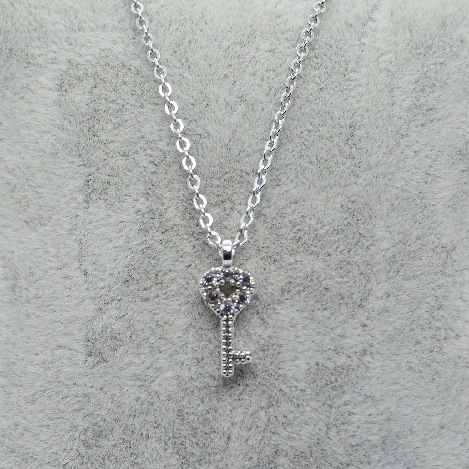 Toptan Gümüş Renk Zirkon Taşlı Anahtar Kolye 789 3 Toptan Gümüş Renk Zirkon Taşlı Anahtar Kolye 789