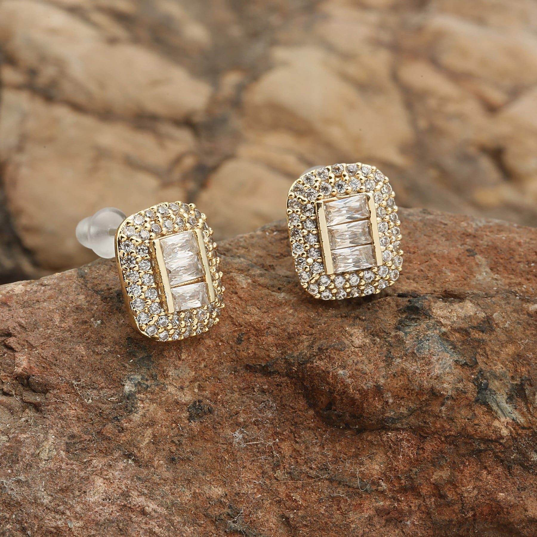 Toptan Altın Renk Çivi Zirkon Küpe - 1272 5 Toptan Altın Renk Çivi Zirkon Küpe - 1272 - Görsel 3