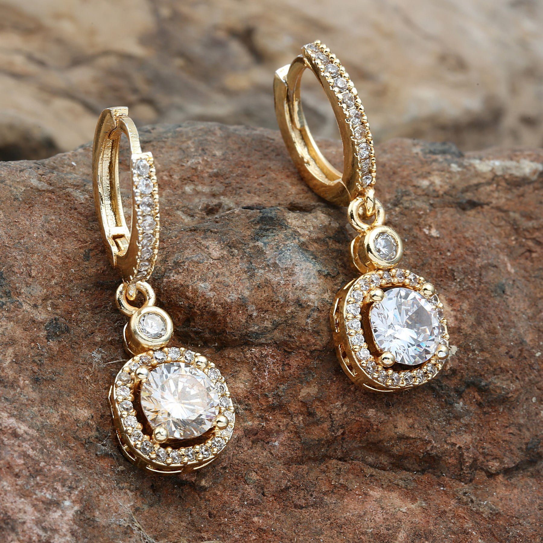 Toptan Altın Renk Menğeç Zirkon Küpe - 1246 5 Toptan Altın Renk Menğeç Zirkon Küpe - 1246 - Görsel 3