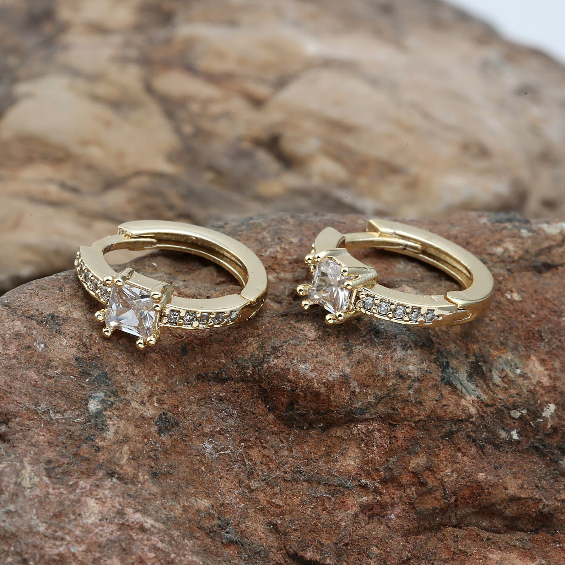 Toptan Altın Renk Mengeç Zirkon Küpe - 1256 5 Toptan Altın Renk Mengeç Zirkon Küpe - 1256 - Görsel 3