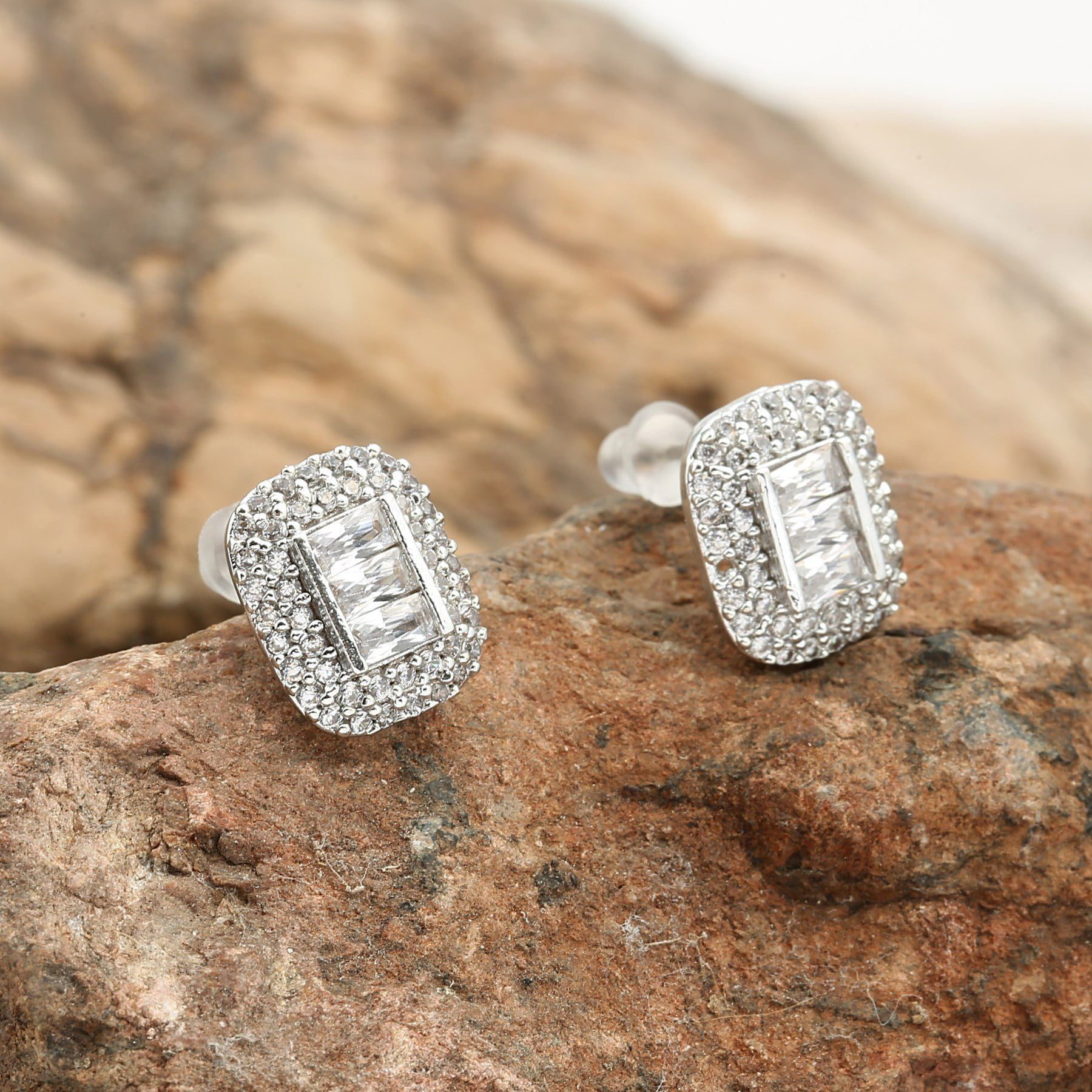 Toptan Gümüş Renk Çivi Zirkon Küpe - 1273 5 Toptan Gümüş Renk Çivi Zirkon Küpe - 1273 - Görsel 3