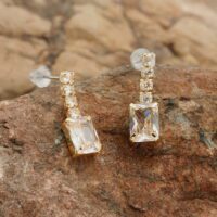 Toptan Altın Renk Şerit Sallantılı Çivili Zirkon Küpe - 1313 7 e4bb9a1f6ea24c15920cc1c69a026a00-toptan taki