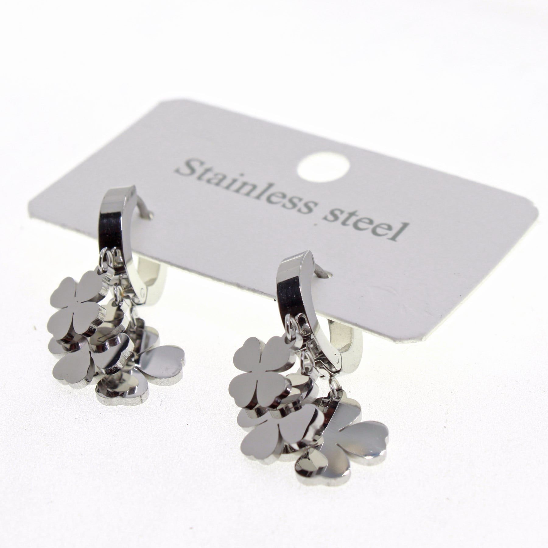 Toptan Gümüş Renk Mengeç Üç Yonca Sallantılı Çelik Küpe - 1586 3 Toptan Gümüş Renk Mengeç Üç Yonca Sallantılı Çelik Küpe - 1586