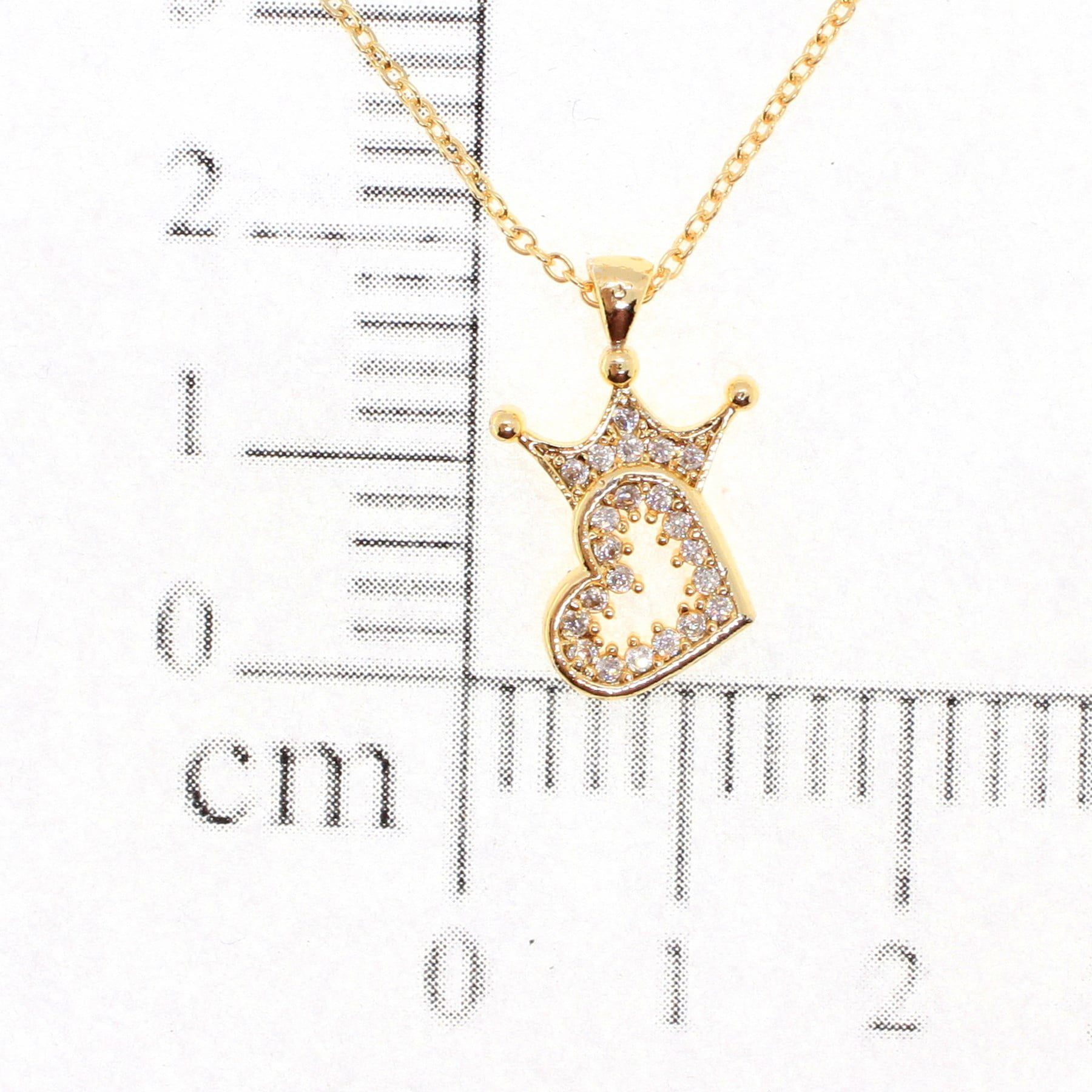 Toptan Altın Renk Zirkon Taşlı Kalp Taç Model Zirkon Kolye - 1783 5 Toptan Altın Renk Zirkon Taşlı Kalp Taç Model Zirkon Kolye - 1783 - Görsel 3