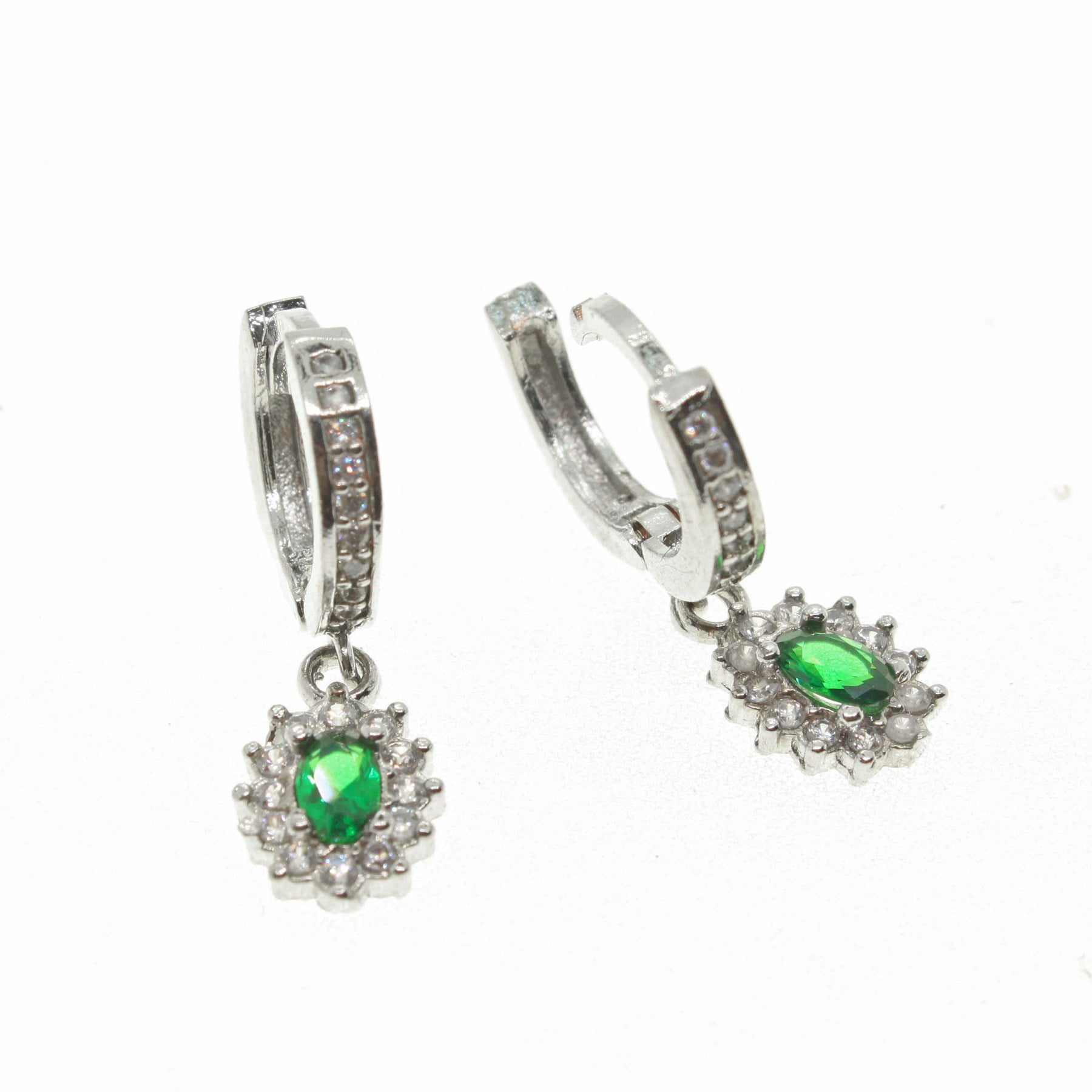 Toptan Gümüş Renk Oval Ortası Yeşil Mengeç Zirkon Küpe - 2005 3 Toptan Gümüş Renk Oval Ortası Yeşil Mengeç Zirkon Küpe - 2005