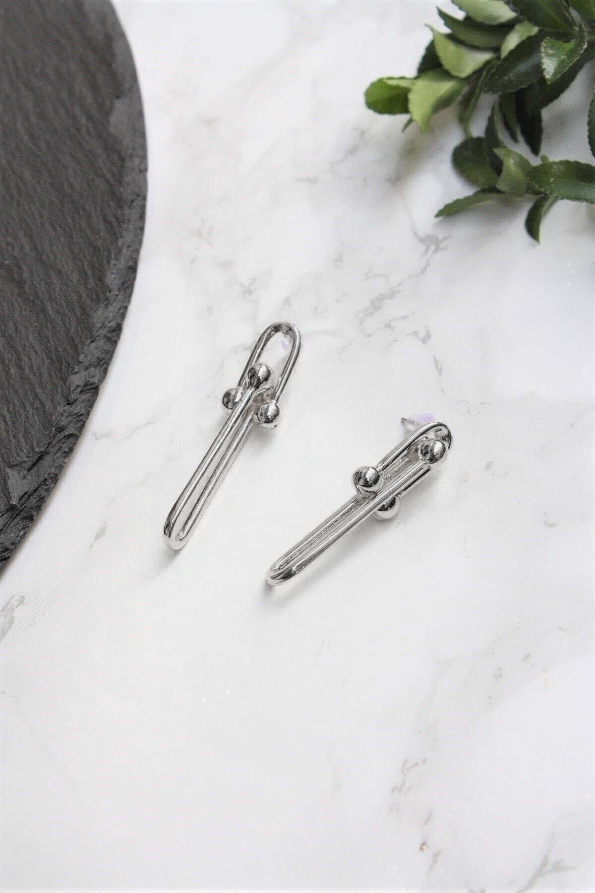 Toptan Gümüş Renk Kadın Gümüş Kaplama Toplu Kalın Zincir Tiffany Blanca Küpe - 2113 3 Toptan Gümüş Renk Kadın Gümüş Kaplama Toplu Kalın Zincir Tiffany Blanca Küpe - 2113