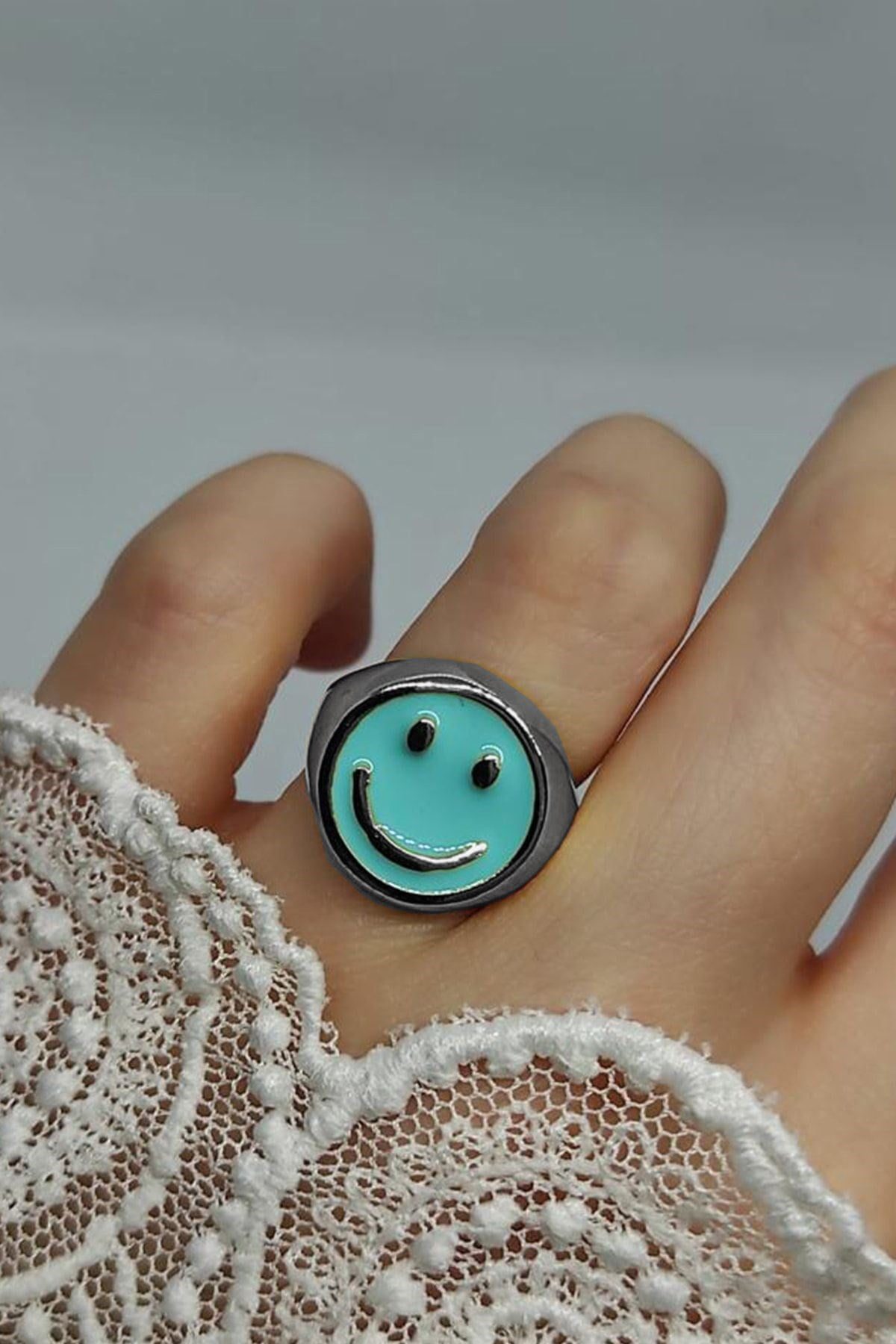 Toptan Gümüş Renk Turkuaz Mineli Gülen Surat Yüzük Ayarlanabilir Her Parmağa Olur - 2298 3 Toptan Gümüş Renk Turkuaz Mineli Gülen Surat Yüzük Ayarlanabilir Her Parmağa Olur - 2298