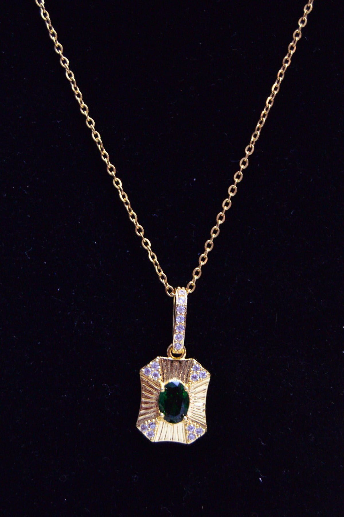 Toptan Altın Renk Yeşil Taşlı Dikdörtgen Çelik Kolye - 2497 4 Toptan Altın Renk Yeşil Taşlı Dikdörtgen Çelik Kolye - 2497 - Görsel 2