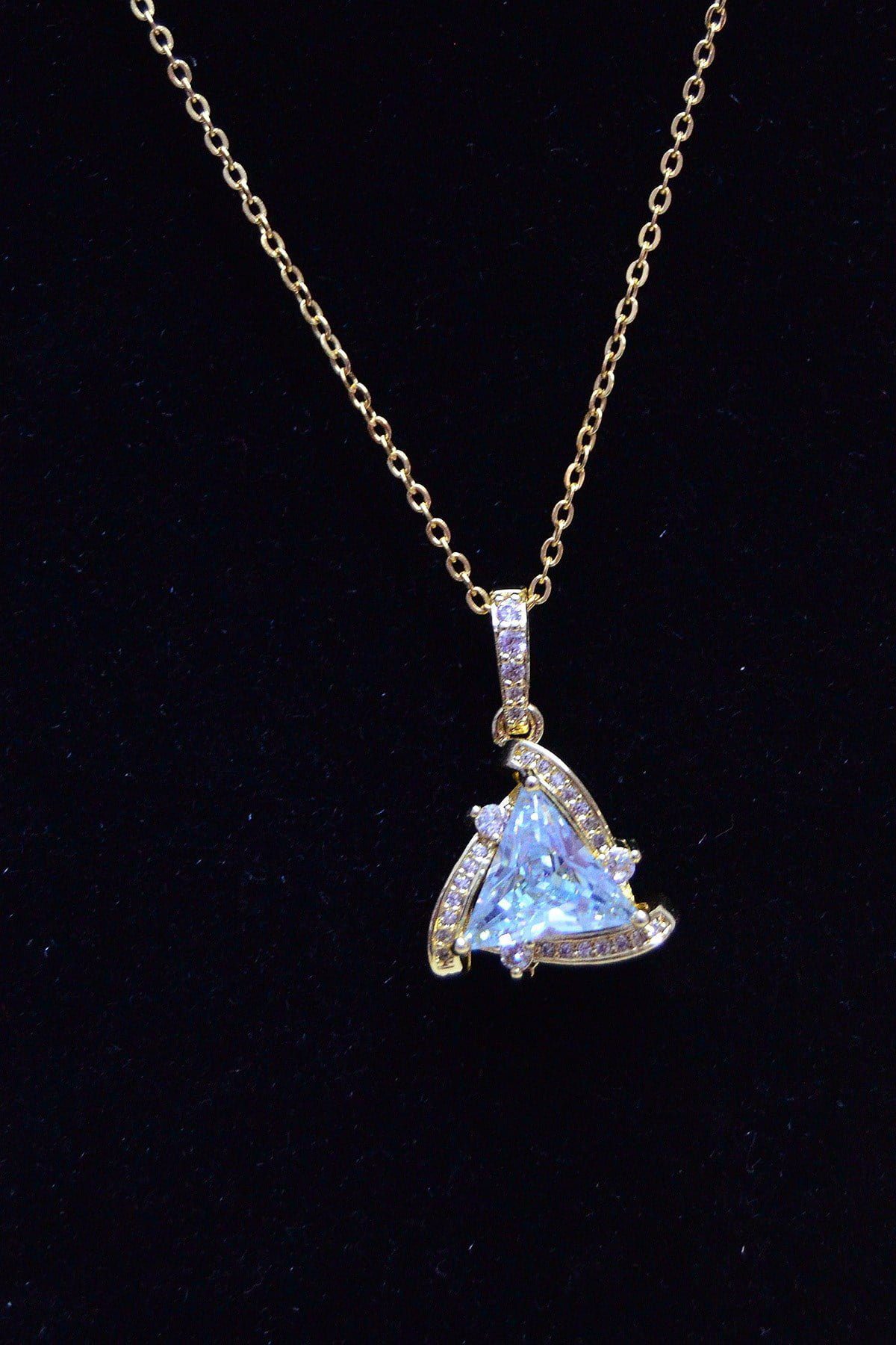 Toptan Altın Renk Üçgen Çelik Kolye - 2503 3 Toptan Altın Renk Üçgen Çelik Kolye - 2503