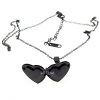 Toptan Siyah Renk Kalp Açılan Çerçeve Kapaklı Çelik Kolye - 2460 11 41e97a78f62b4cf6b839d6e67161574e-toptan taki