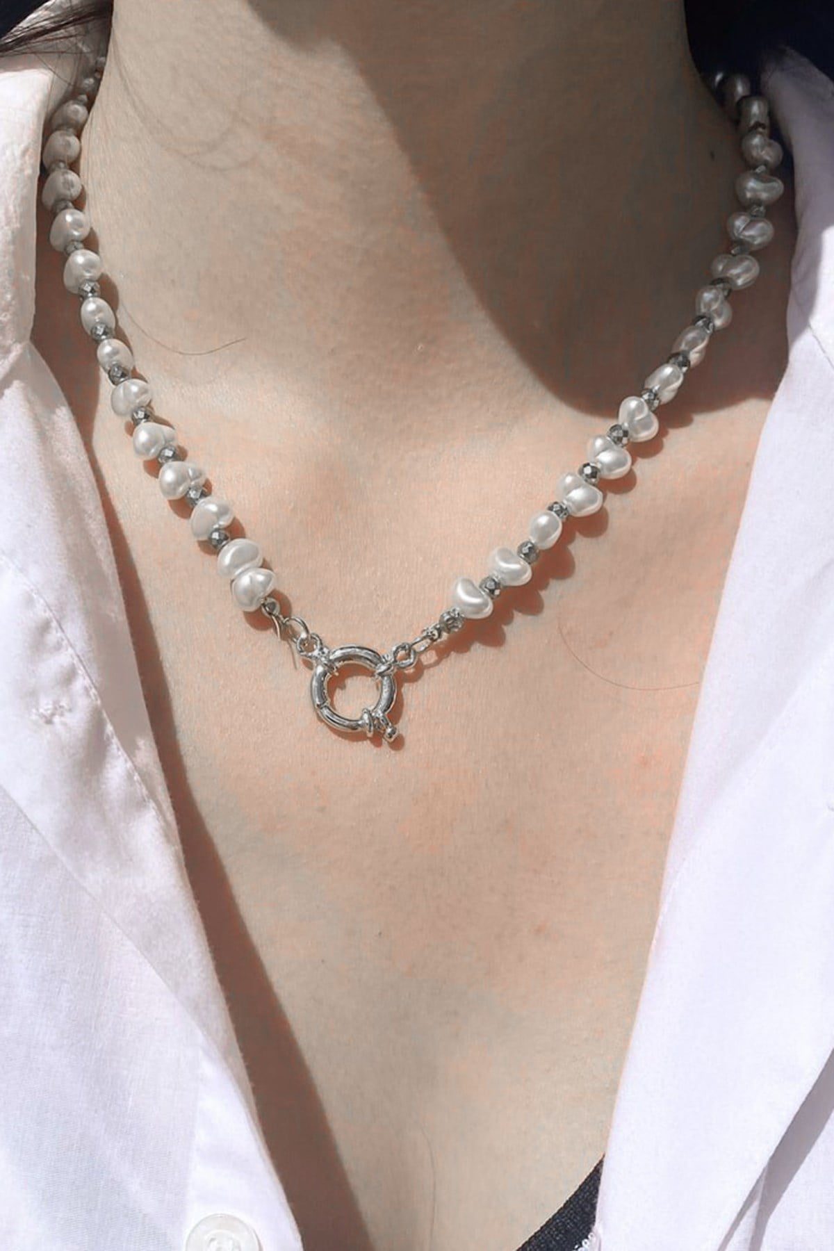 Toptan Gümüş Renk Kadın Barok Kilit Dümen İncili Kolye - 2910 3 Toptan Gümüş Renk Kadın Barok Kilit Dümen İncili Kolye - 2910