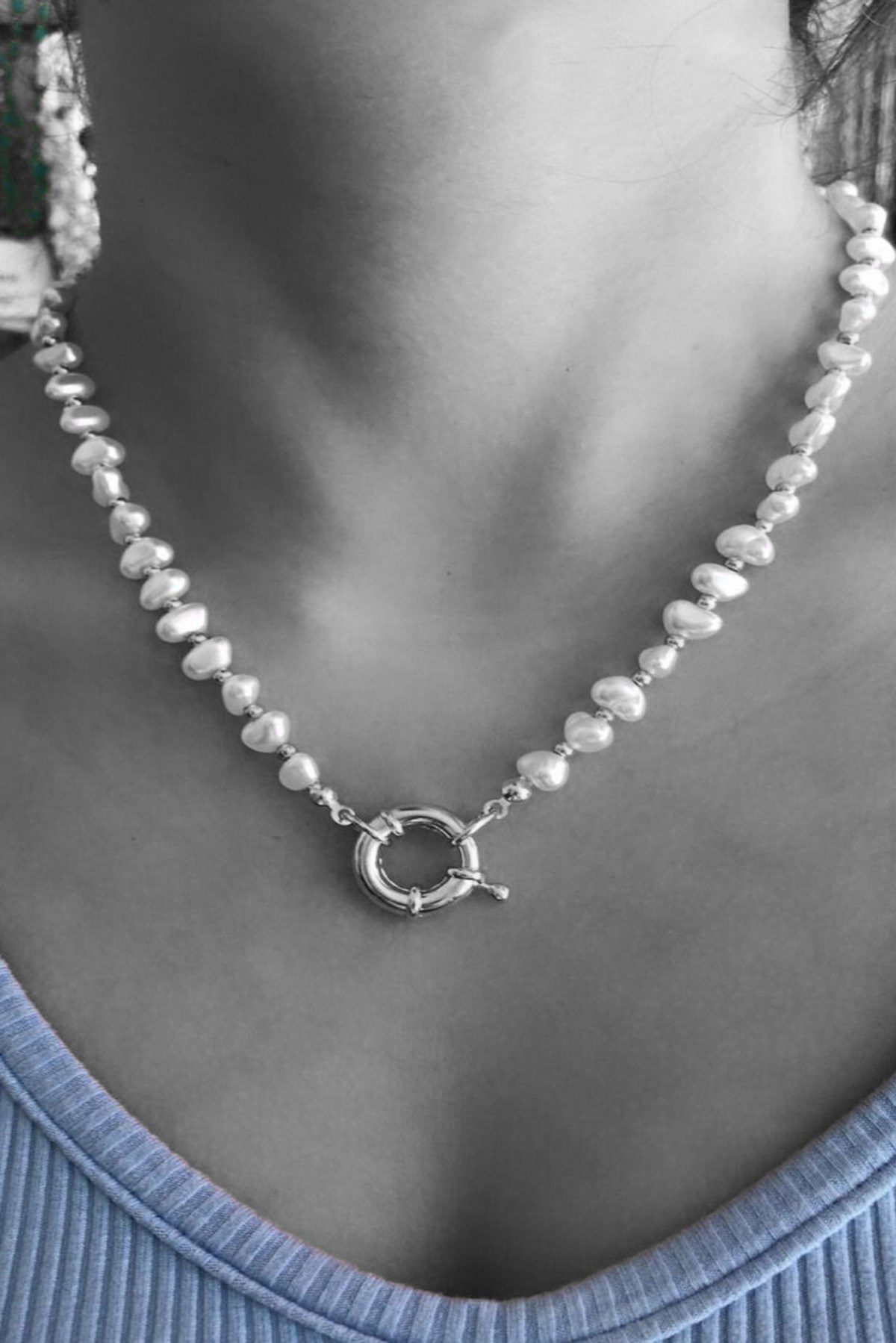 Toptan Gümüş Renk Kadın Barok Kilit Dümen İncili Kolye - 2910 7 Toptan Gümüş Renk Kadın Barok Kilit Dümen İncili Kolye - 2910 - Görsel 5