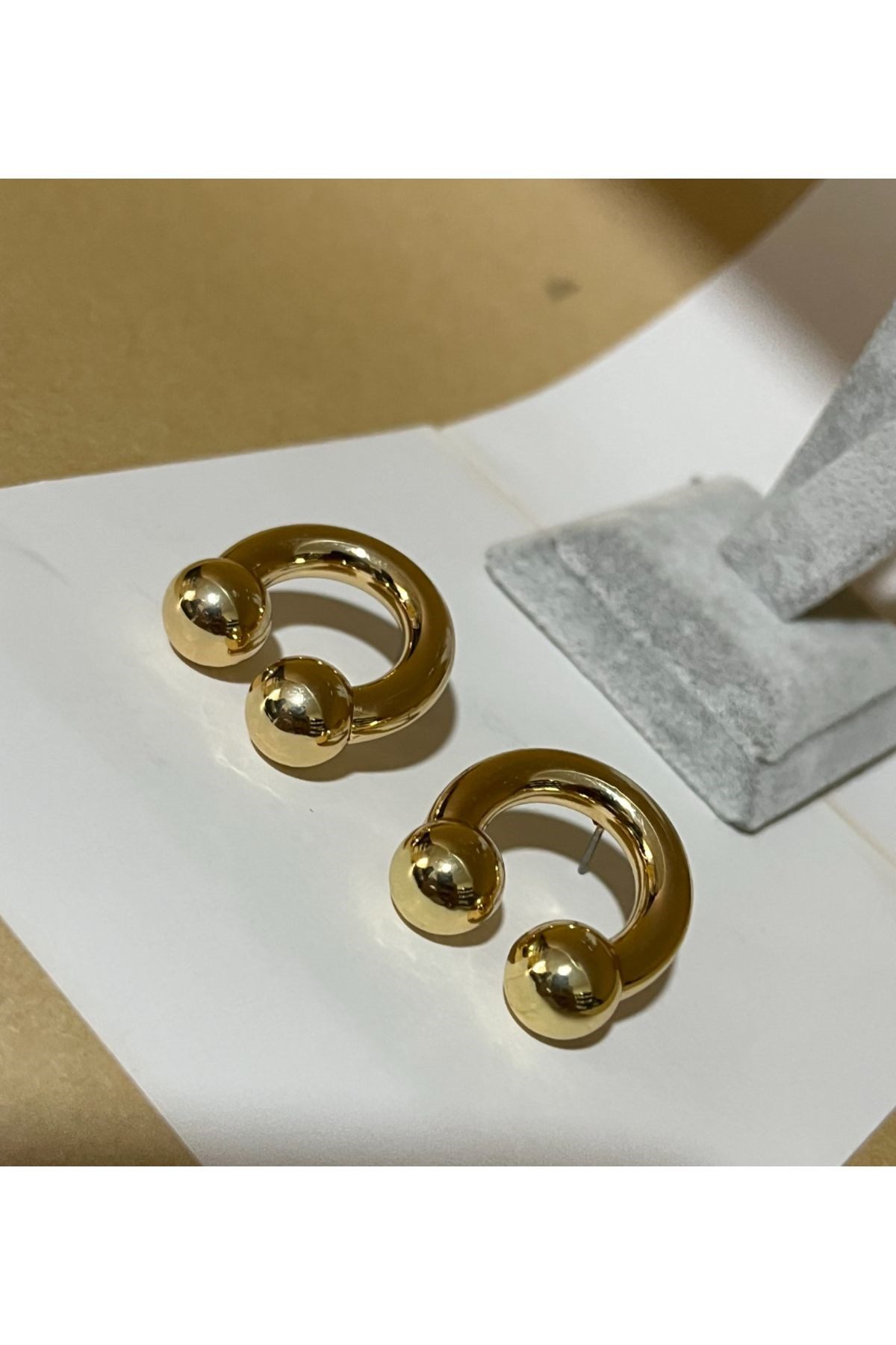 Toptan Altın Renk Çift Topuzlu Küpe Vip Kararmaz Solmaz Çelik Küpe - 3033 5 Toptan Altın Renk Çift Topuzlu Küpe Vip Kararmaz Solmaz Çelik Küpe - 3033 - Görsel 3