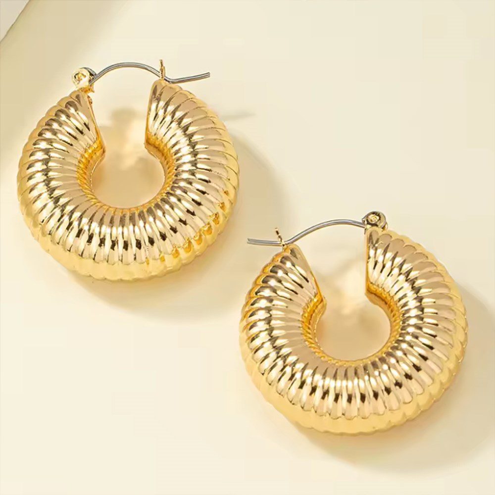 Toptan Altın Renk Çengelli Halka Küpe Vip Kararmaz Solmaz Çelik Küpe - 3036 7 Toptan Altın Renk Çengelli  Halka Küpe Vip Kararmaz Solmaz Çelik Küpe - 3036 - Görsel 5