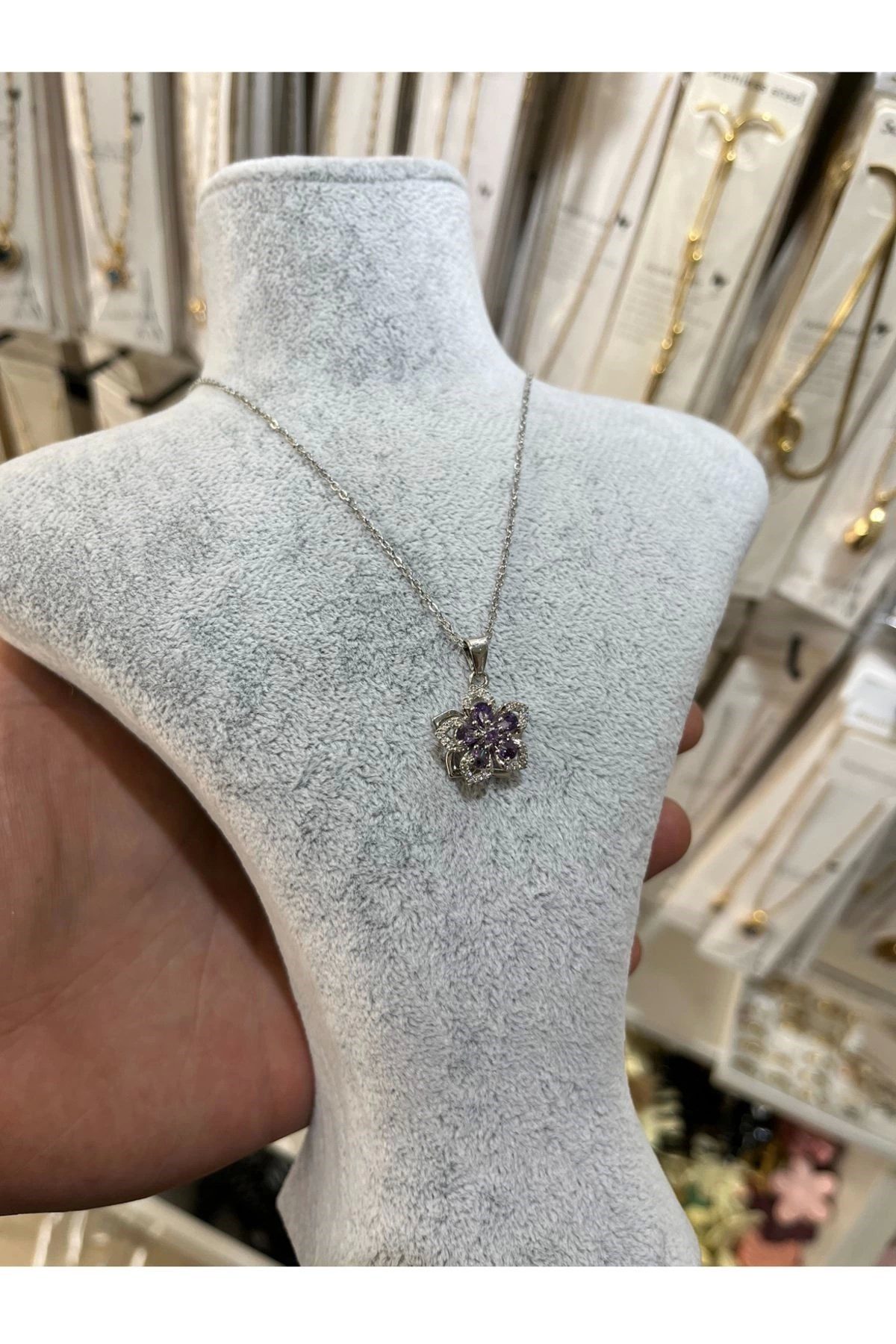 Toptan Gümüş Renk Sf Zincir Mor Taşlı Ucu Dönen Vip Solmaz Kararmaz Çelik Kolye - 3067 3 Toptan Gümüş Renk Sf Zincir Mor Taşlı Ucu Dönen Vip Solmaz Kararmaz Çelik Kolye - 3067