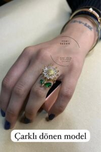 Toptan Altın Renk Yeşil Taşlı Papatya Zirkon Ayarlanabilir Ucu Dönen Vip Solmaz Kararmaz Çelik Yüzük - 3073