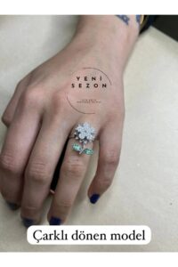 Toptan Gümüş Renk Yeşil Taşlı Papatya Zirkon Ayarlanabilir Ucu Dönen Vip Solmaz Kararmaz Çelik Yüzük - 3074