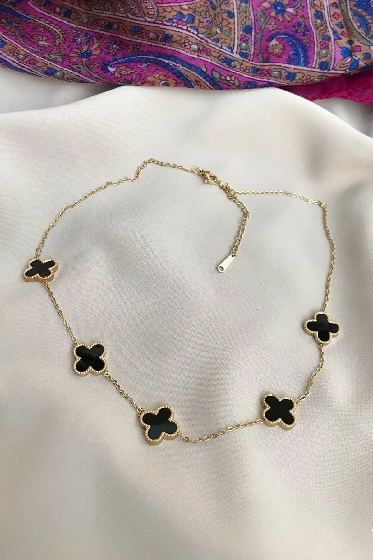 Toptan Altın Renk Beş Parçalı Siyah Sedef Van Cleef Bijuteri Kolye- 3163 3 Toptan Altın Renk Beş Parçalı Siyah Sedef Van Cleef Bijuteri Kolye- 3163
