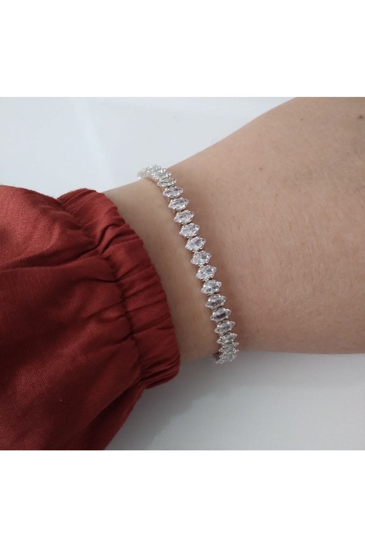 Toptan Gümüş Renk Zirkon Taşlı Mekik Model Su Yolu Çelik Bileklik - 3177 5 Toptan Gümüş Renk Zirkon Taşlı Mekik Model Su Yolu Çelik Bileklik - 3177 - Görsel 3