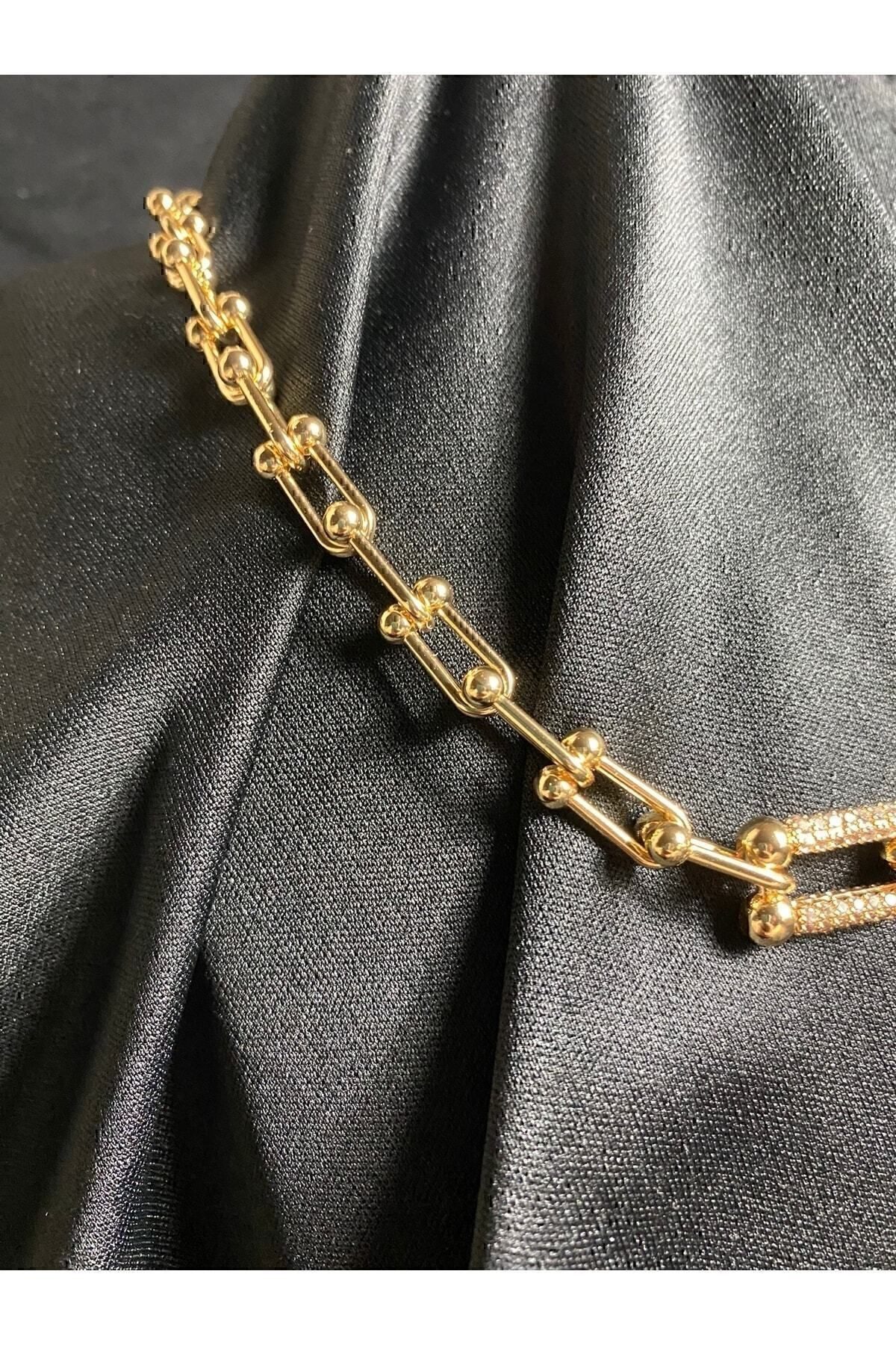 Toptan Altın Renk Tiffany Zincir Zirkon Taşlı Kolye Bileklik Küpe 3lü Zirkon Takım - 3204 8 Toptan Altın Renk Tiffany Zincir Zirkon Taşlı Kolye Bileklik Küpe 3lü Zirkon Takım - 3204 - Görsel 7