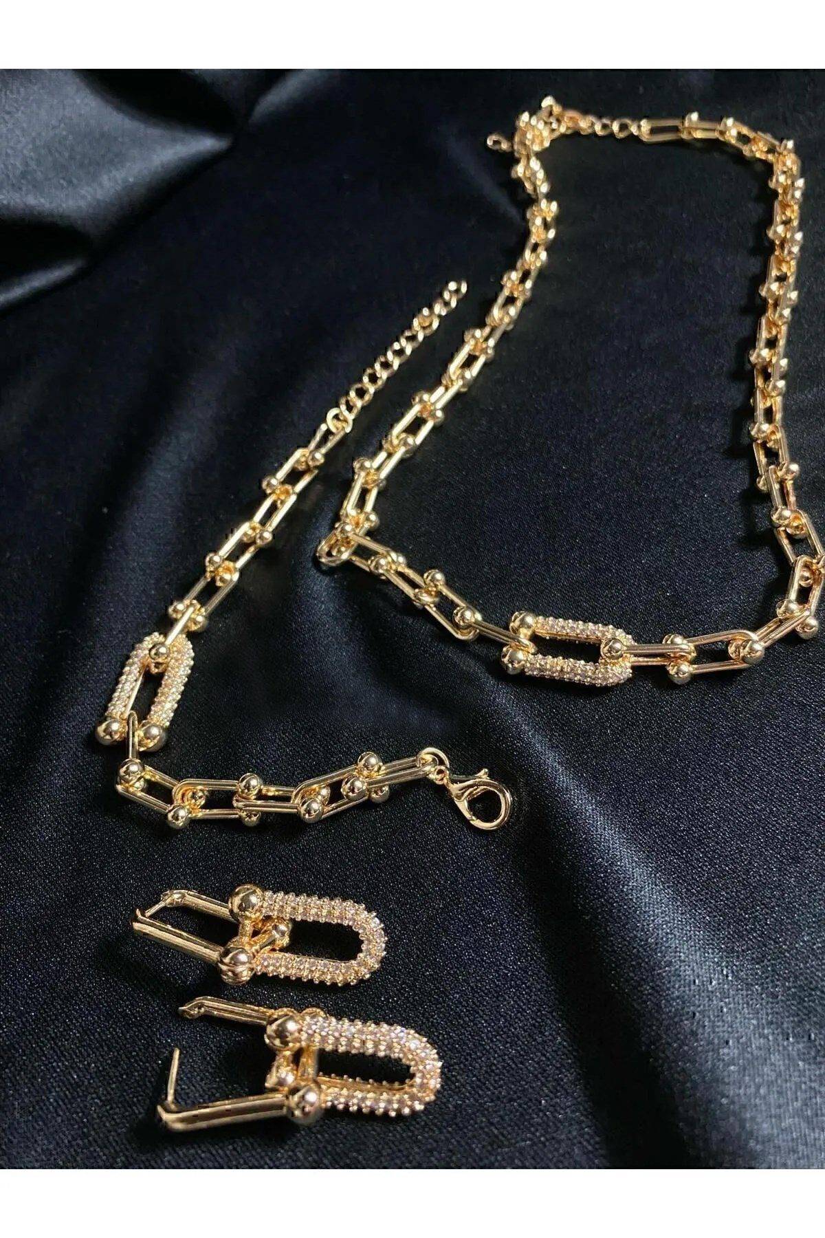 Toptan Altın Renk Tiffany Zincir Zirkon Taşlı Kolye Bileklik Küpe 3lü Zirkon Takım - 3204 5 Toptan Altın Renk Tiffany Zincir Zirkon Taşlı Kolye Bileklik Küpe 3lü Zirkon Takım - 3204 - Görsel 4