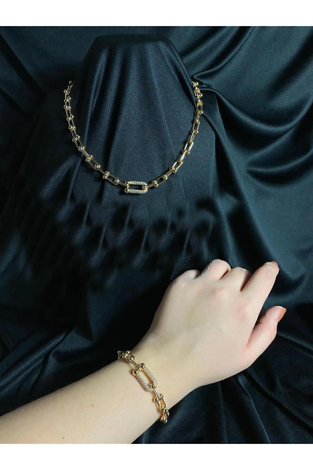 Toptan Altın Renk Tiffany Zincir Zirkon Taşlı Kolye Bileklik Küpe 3lü Zirkon Takım - 3204 3 Toptan Altın Renk Tiffany Zincir Zirkon Taşlı Kolye Bileklik Küpe 3lü Zirkon Takım - 3204 - Görsel 2