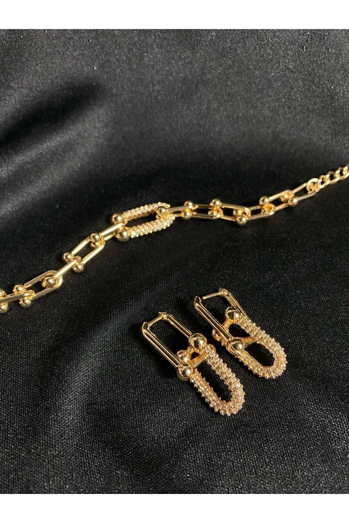 Toptan Altın Renk Tiffany Zincir Zirkon Taşlı Kolye Bileklik Küpe 3lü Zirkon Takım - 3204 4 Toptan Altın Renk Tiffany Zincir Zirkon Taşlı Kolye Bileklik Küpe 3lü Zirkon Takım - 3204 - Görsel 3
