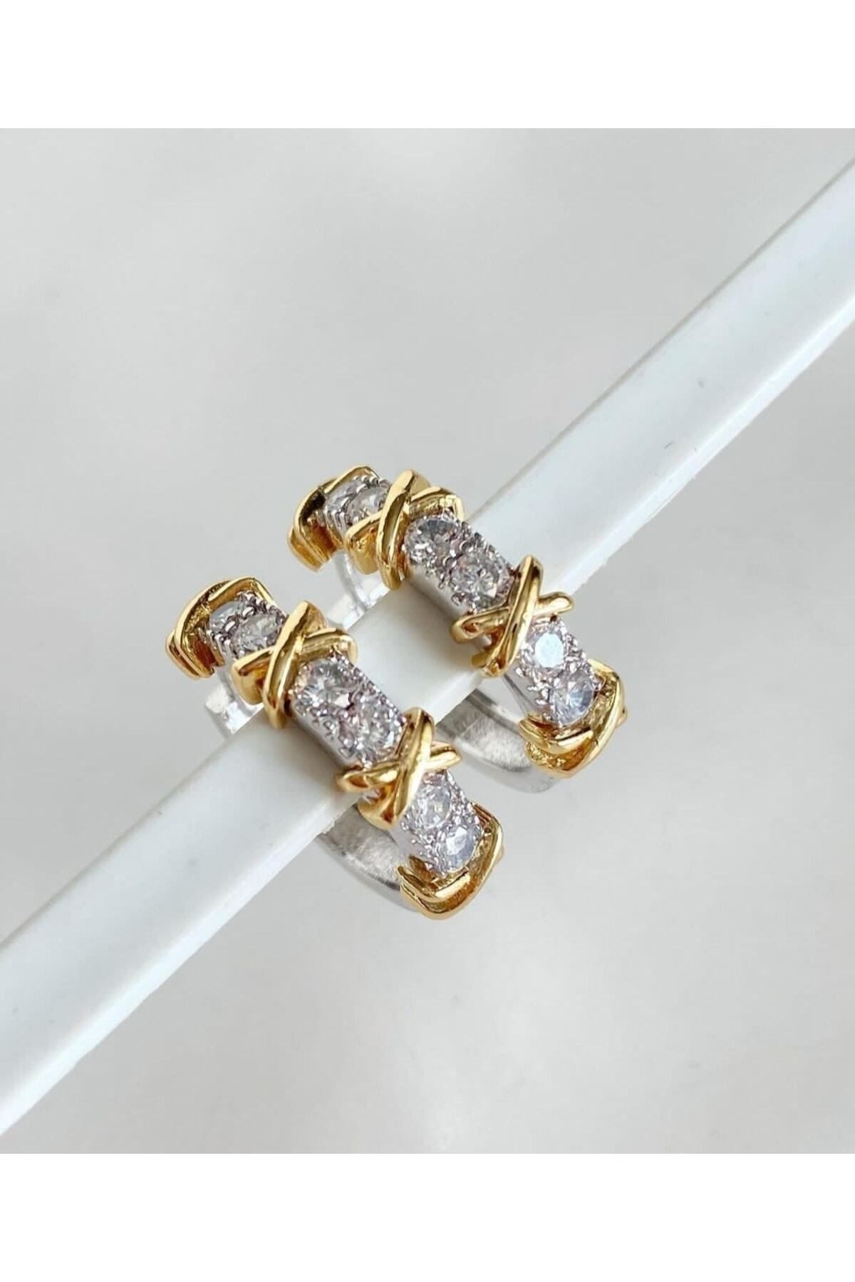 Toptan Gümüş Renk Xoxo Model Zirkon Taşlı Çelik Küpe Çelik Küpe - 3180 3 Toptan Gümüş Renk Xoxo Model Zirkon Taşlı Çelik Küpe Çelik Küpe - 3180