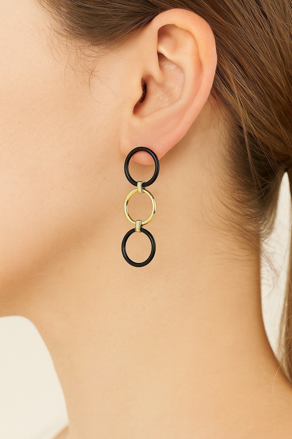 Toptan Altın Renk Yuvarlak Model Şık Sallantılı Küpe - 2211 3 Toptan Altın Renk Yuvarlak Model Şık Sallantılı Küpe - 2211