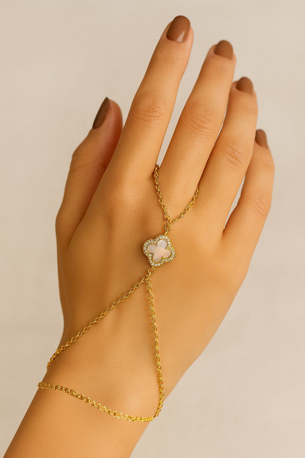 Toptan Altın Renk Van Cleef Çift Yönlü Önü Beyaz Arkası Siyah Yonca Zincir Çelik Şahmeran - 350 3 Toptan Altın Renk Van Cleef Çift Yönlü Önü Beyaz Arkası Siyah Yonca Zincir Çelik Şahmeran - 350