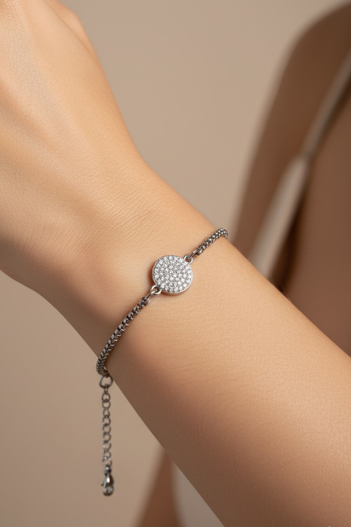 Toptan Gümüş Renk Yuvarlak Beyaz Taşlı Model Arnavut Zincir Çelik Bileklik - 3678 3 Toptan Gümüş Renk Yuvarlak Beyaz Taşlı Model Arnavut Zincir Çelik Bileklik - 3678