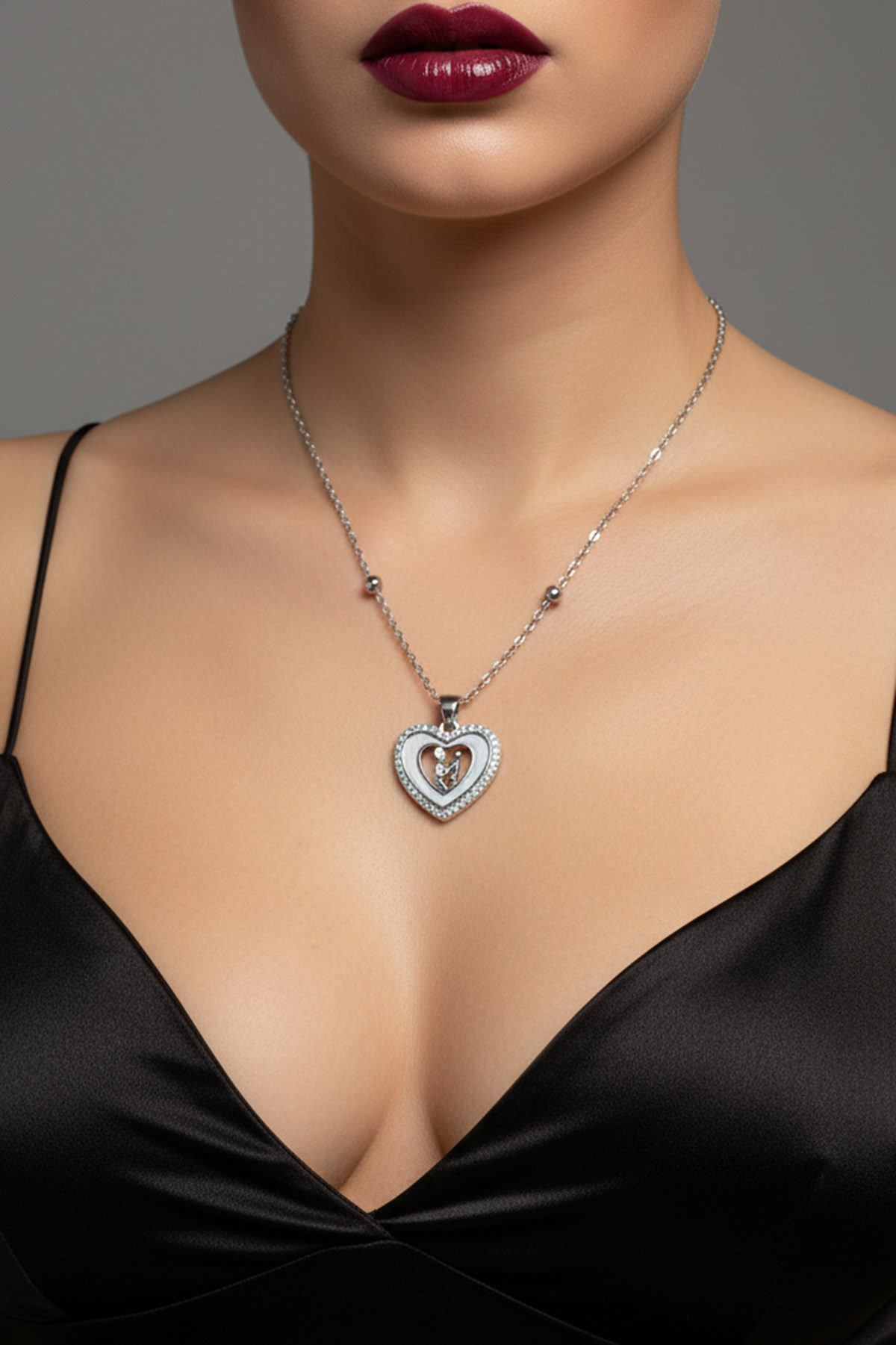 Toptan Gümüş Renk Beyaz Mineli Anne Kız Kalp Model Top Zincir Çelik Kolye- 3768 3 Toptan Gümüş Renk Beyaz Mineli Anne Kız Kalp Model Top Zincir Çelik Kolye- 3768