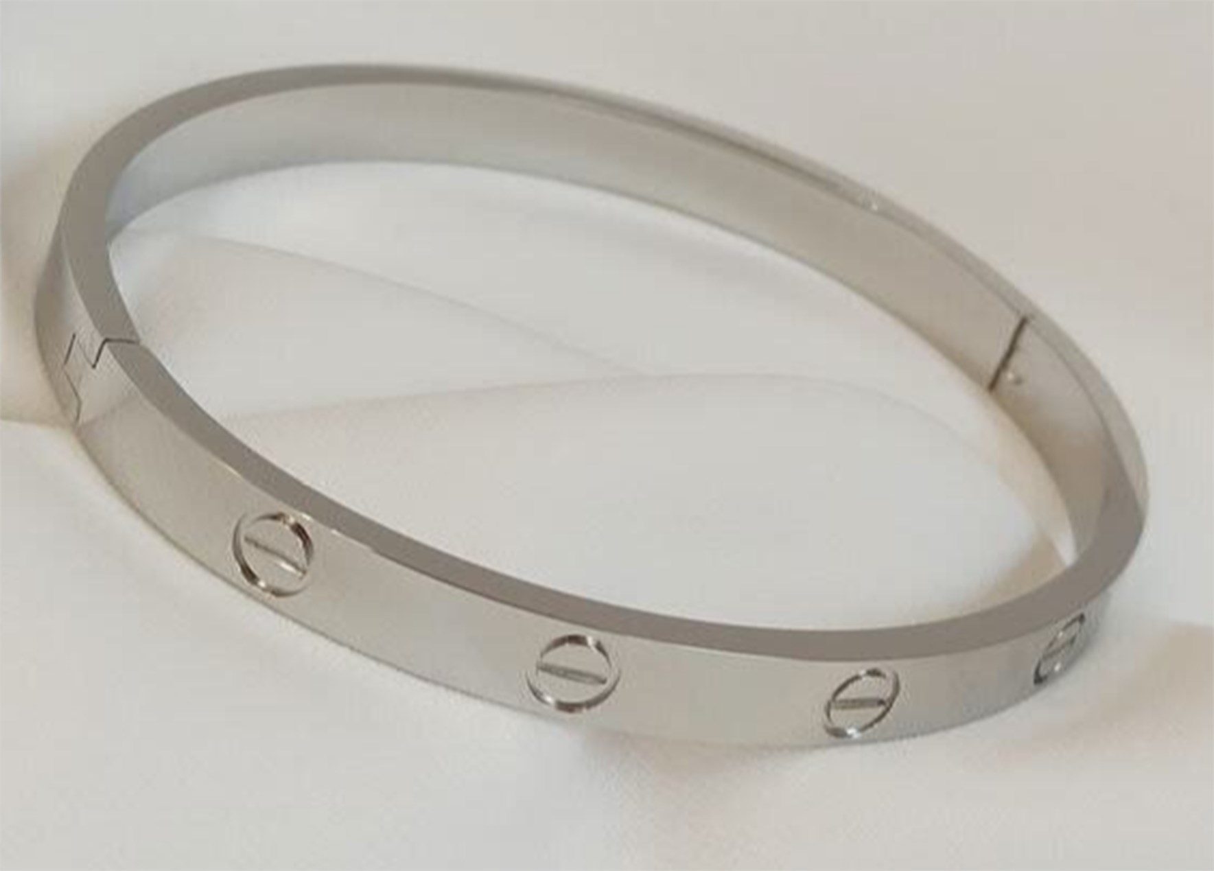 Toptan Kartier Alaşım Kelepçe Bileklik Gümüş Renk- 127 4 Toptan Kartier Alaşım Kelepçe Bileklik Gümüş Renk- 127 - Görsel 2