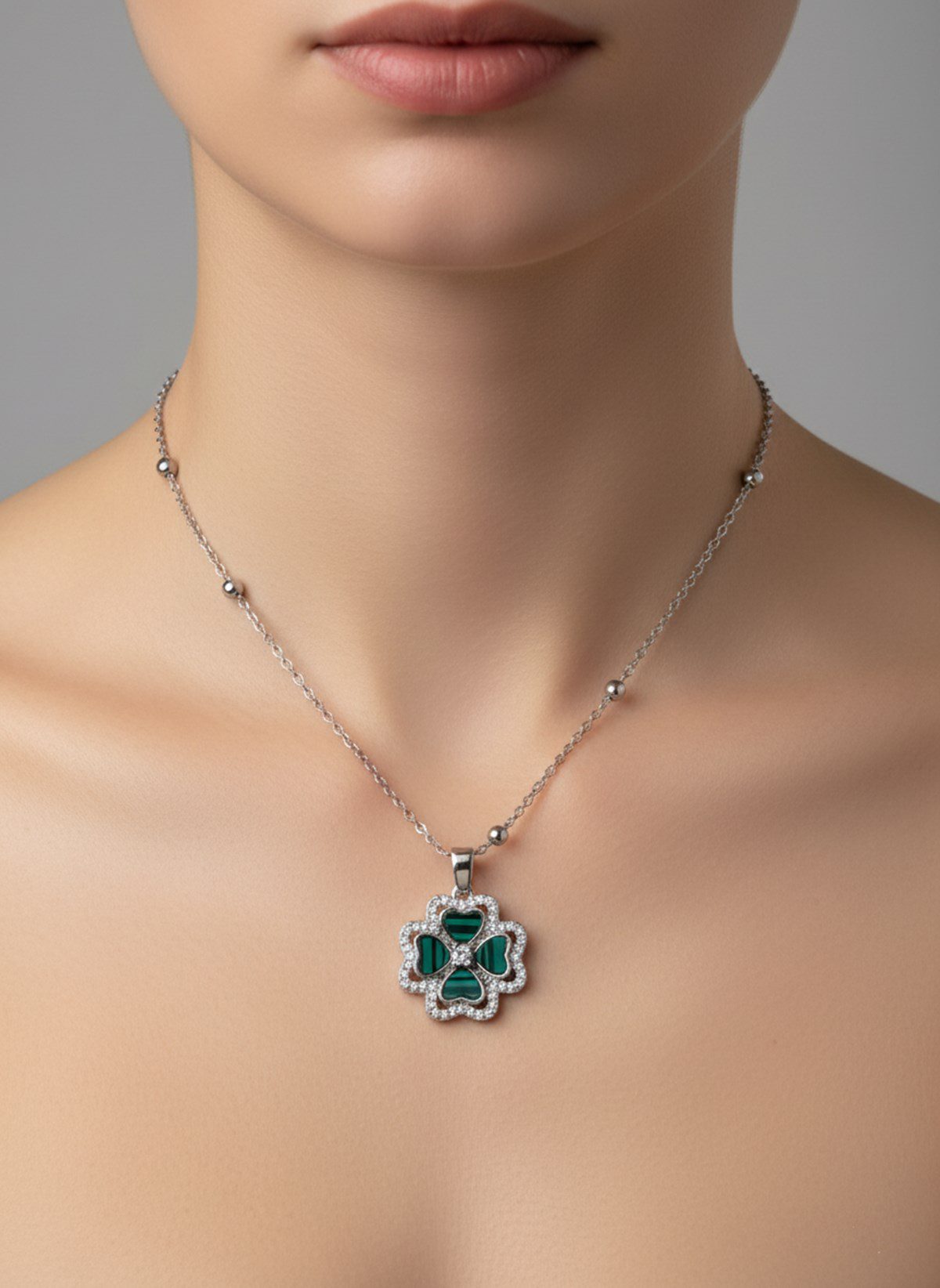 Toptan Gümüş Renk Yeşil Mineli Yonca Model Top Zincir Çelik Kolye - 3763 3 Toptan Gümüş Renk Yeşil Mineli Yonca Model Top Zincir Çelik Kolye - 3763