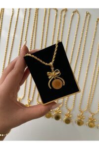 Toptan Altın Renk Çeyreklik Fiyonk Kolye Zinciriyle Birlikte Bijuteri Kolye - 3889 7 f235827730fc45d695ffcafc404a0c83-toptan taki
