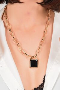 Toptan Kadın Gold Kare Taşlı Metal Kolye