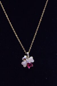 Toptan Altın Renk Yonca Çelik Kolye - 2496