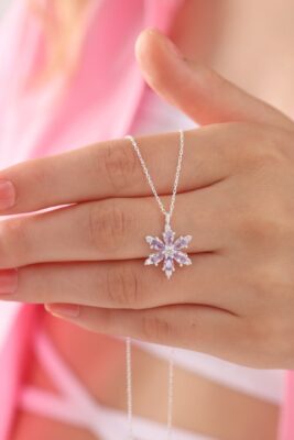 Toptan Gümüş Renk Lila Damla Taşlı Lotus Kamelya Çiçeği Çelik Kolye - 3416