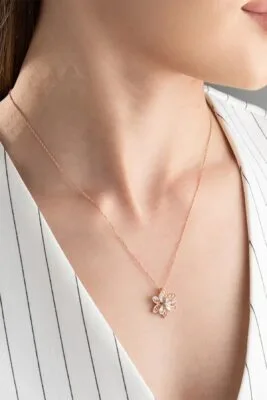 Toptan Altın Renk Beyaz Lotus Çiçeği Kolye Paslanmaz Çelik Kolye - 3399