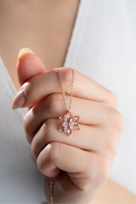 Toptan Altın Renk Pembe Lotus Çiçeği Kolye Paslanmaz Çelik Kolye - 3398