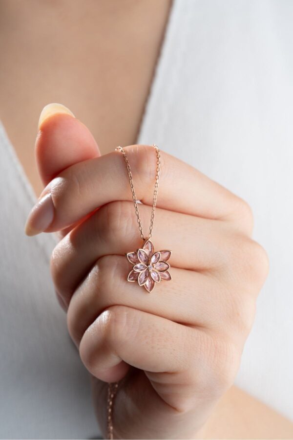 Toptan Altın Renk Pembe Lotus Çiçeği Kolye Paslanmaz Çelik Kolye - 3398