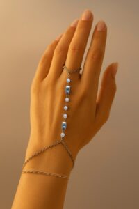 Toptan Gümüş Renk Kare Sıra İnci Çelik Şahmeran - 3551