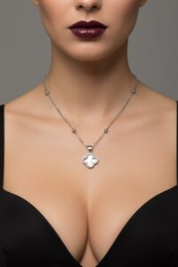 Toptan Gümüş Renk Beyaz Mineli Van Cleef Yonca Model Top Zincir Çelik Kolye-  3814