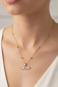 Toptan Altın Renk Pembe Taşlı Kanat Kalp Model Top Zincir Çelik Kolye - 3682