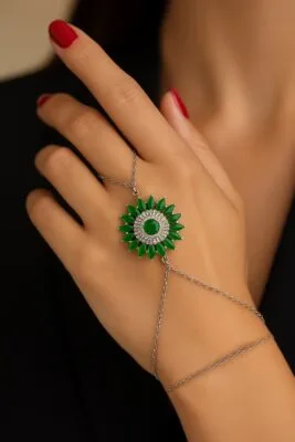 Toptan Gümüş Renk Güneş Yeşil Taş Çelik Şahmeran - 3521