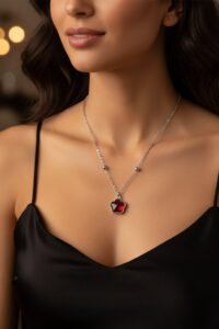 Toptan Gümüş Renk Kırmızı Taş Beş Yapraklı Stilize Çiçek Model Top Zincir Çelik Kolye -  3792